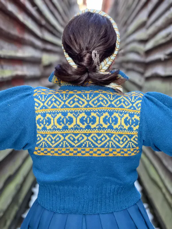 Tone-jakke tilpasset Romeriksbunaden | Strikkepakke