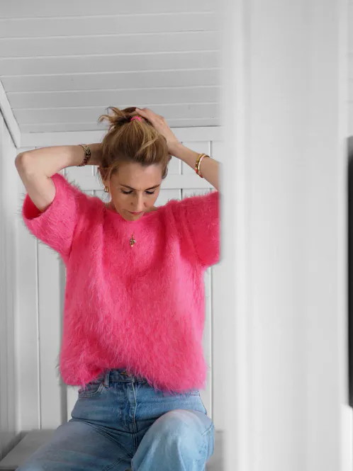 Hovedbilde Fuzzy Tee i Basta av Tove Lindtein | Strikkepakke