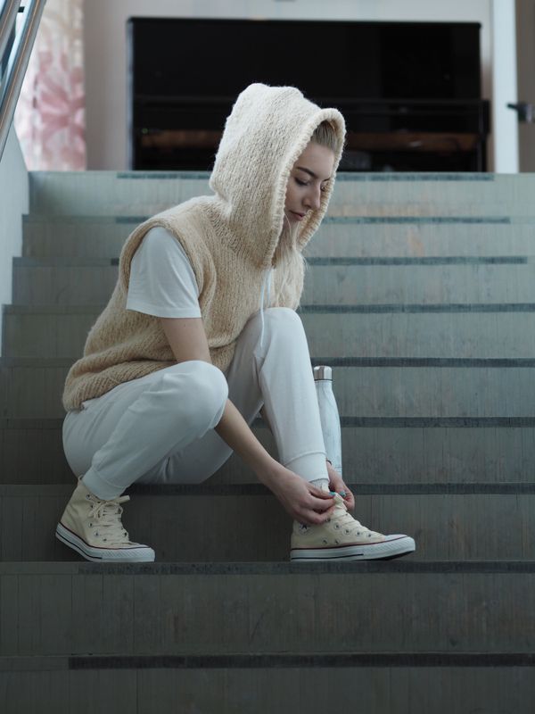 Weekday Sleeveless Hoodie | Strikkepakke