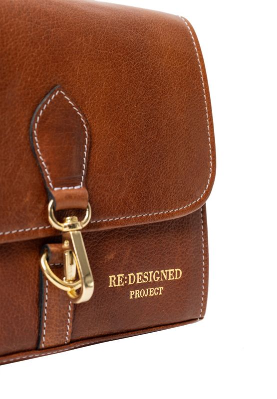 Project 93 – Eksklusiv rundpinneveske i skinn - Walnut/Gold