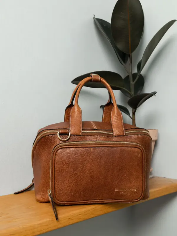 Project 39 - Walnut/Gold, romslig prosjektveske i kompakt størrelse