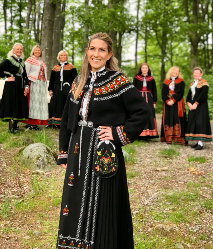 Helene-jakke tilpasset Nordfjorbunad, nord i Sogn & Fjordane | Strikkepakke