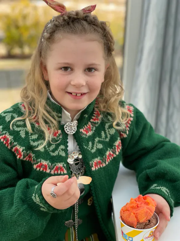 Ada barnejakke til Nordlandsbunad (grønn) | Strikkepakke