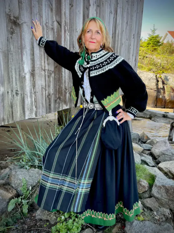 Ann-jakke tilpasset Sognebunaden | Strikkepakke