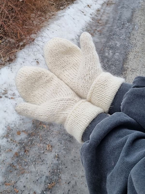 Vriompeis -votter til barn og voksen av Vanjastrikk | Strikkepakke