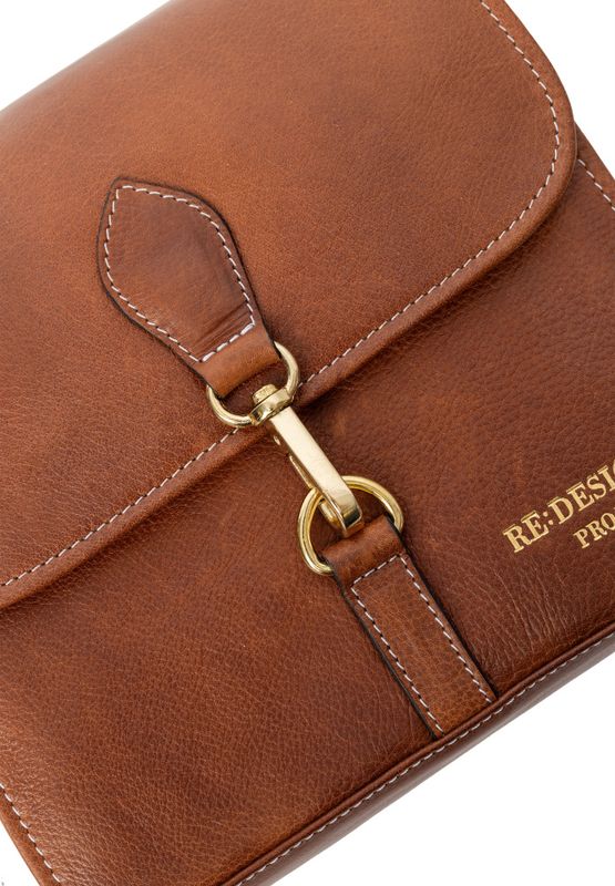 Project 93 – Eksklusiv rundpinneveske i skinn - Walnut/Gold