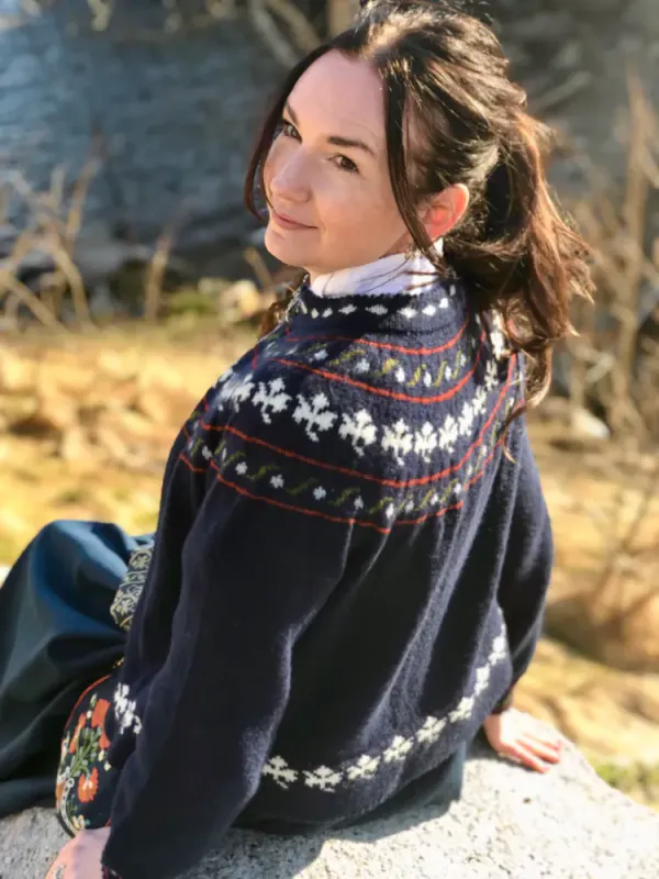 Maj Britt-jakke tilpasset Nord-Trønderbunaden | Strikkepakke