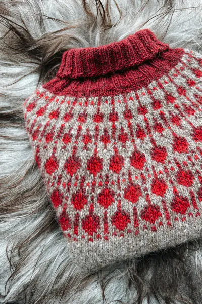 Tyttebærgenser av Sisu Knitwear - Strikkepakke