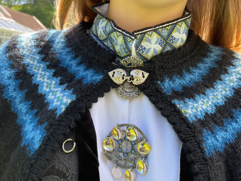 Hinda tilp. beltestakk fra Telemark (blåfarger) | Strikkepakke